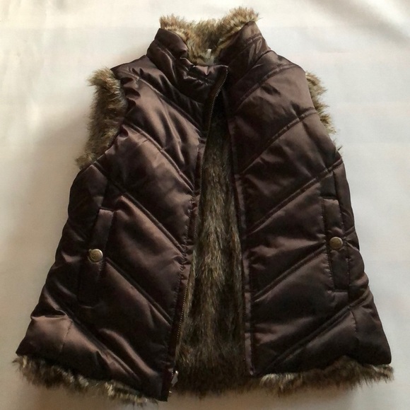 Gap Reversible Faux Fur Vest Kids 8 - Picture 1 of 9
